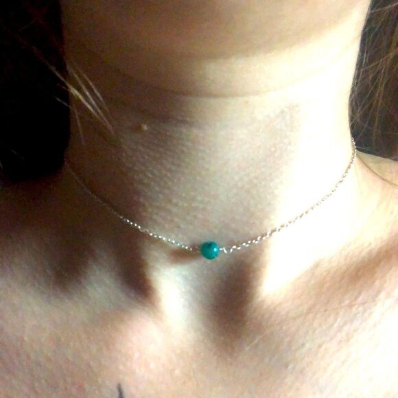 💛 Silver & Green Stone Choker Necklace - Picture 4 of 4